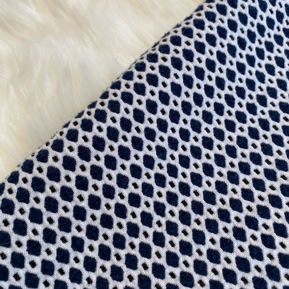 Ann Taylor Navy and White Crop - Picture 2 of 6